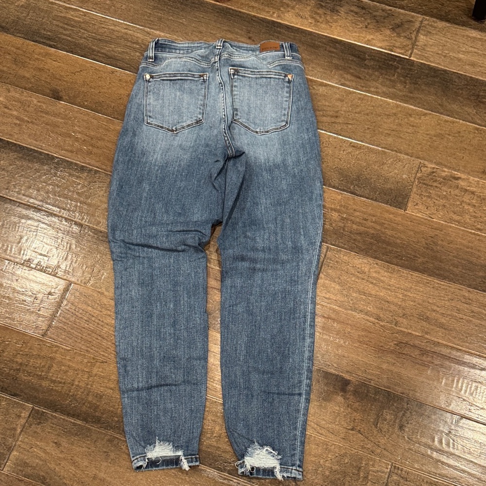 Judy Blue Boyfriend Jeans in Faded Blue with Distressed Knees - Picture 3 of 3